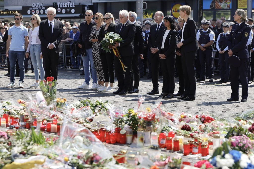 «Blutiger Terrorakt»: Menschen in Mannheim gedenken des toten Polizisten