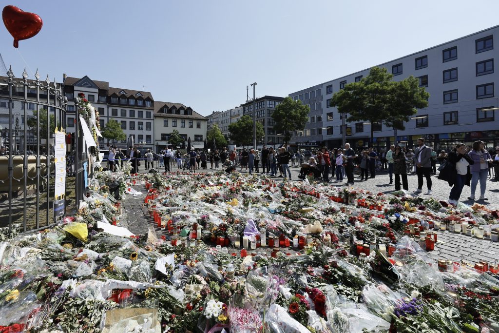 «Blutiger Terrorakt»: Menschen in Mannheim gedenken des toten Polizisten