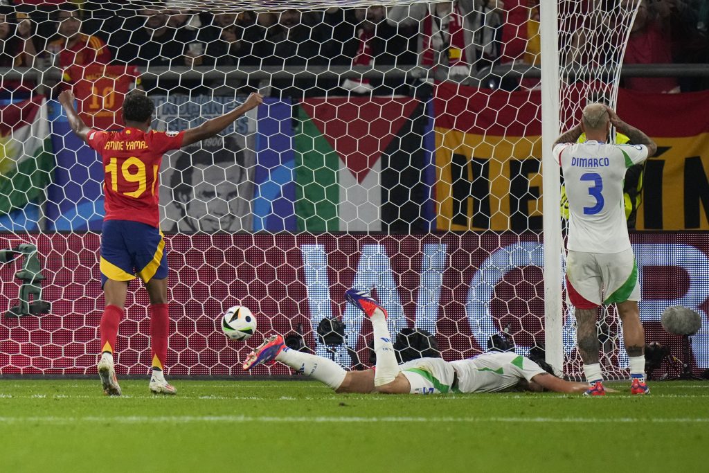 Spanien gewinnt den Klassiker gegen Italien und ist Gruppensieger