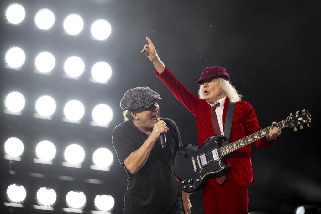 AC/DC ziehen die Massen an ihr Konzert in Zürich