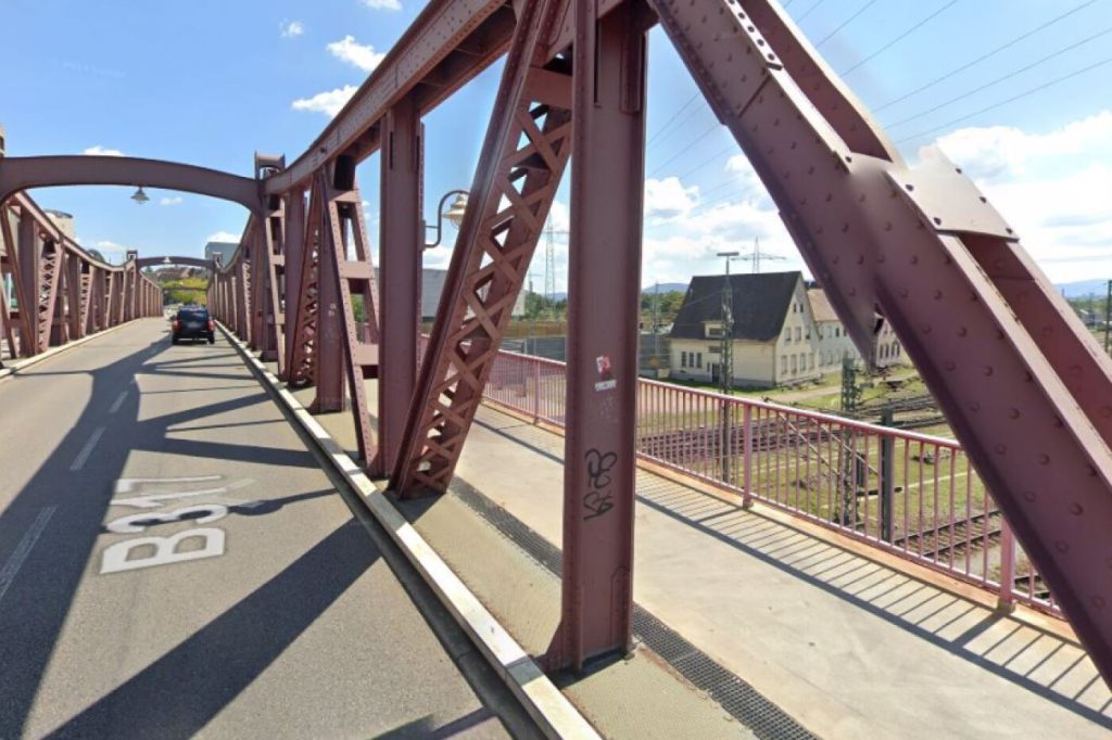 Friedensbrücke in Weil am Rhein ist nur noch beschränkt befahrbar