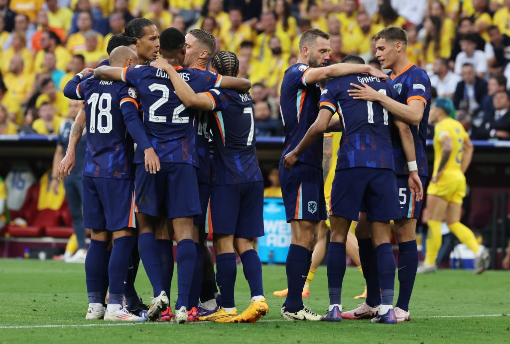 Niederlande nach 3:0 gegen Rumänien im Viertelfinal