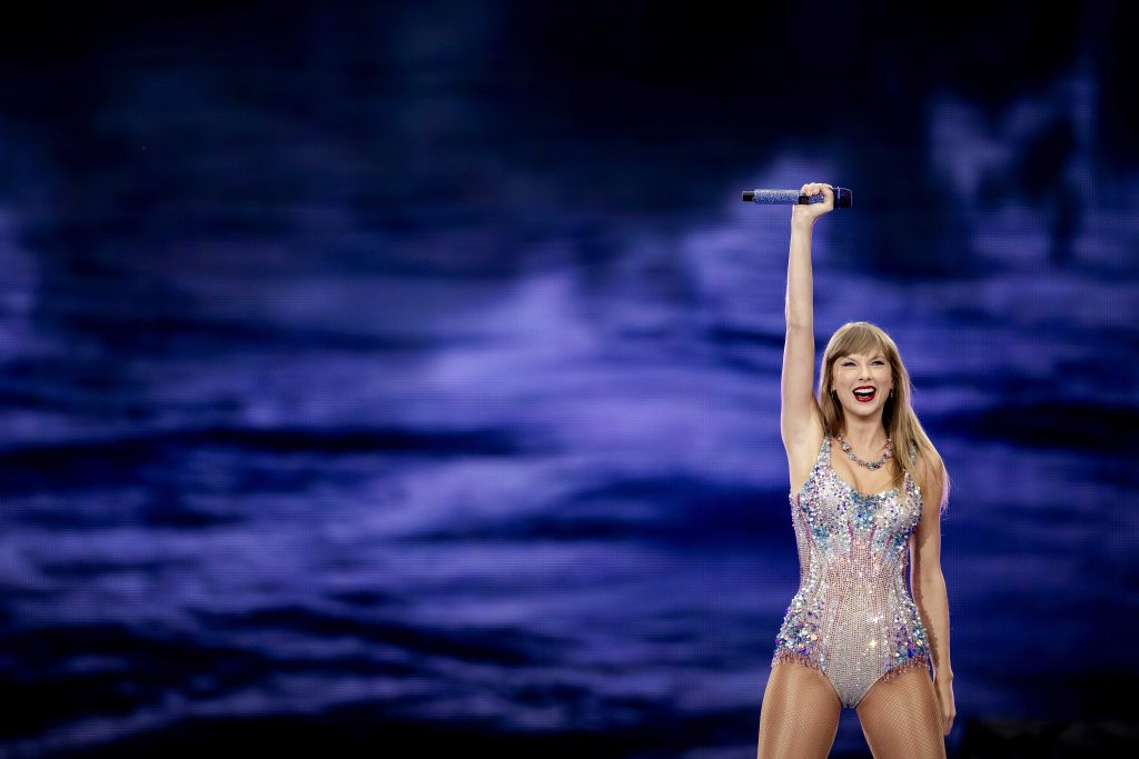 Hunderte stehen in Zürich für Taylor-Swift-Merchandising an