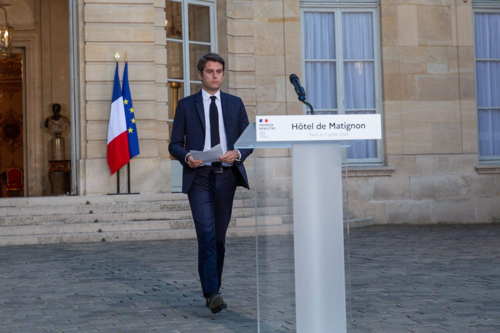 Politisches Beben in Paris: Linke vorn, Premier tritt zurück