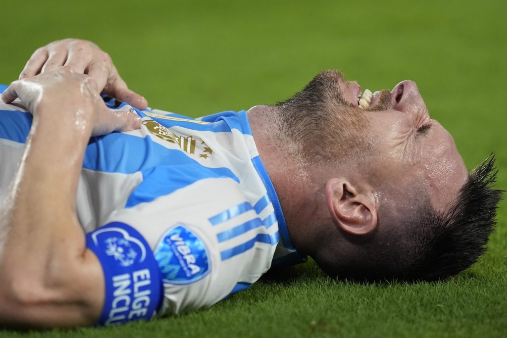 Messi fällt mit Bänderverletzung für unbestimmte Zeit aus