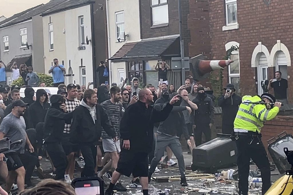 39 Verletzte bei Krawallen nach Bluttat in England
