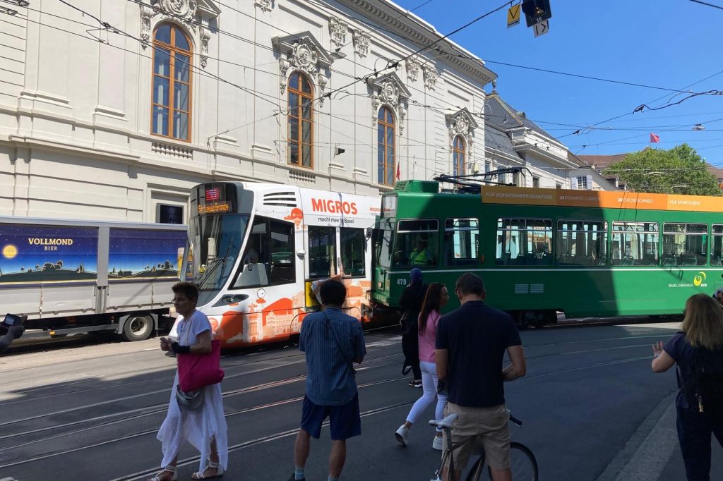 Tram-Kollision am Steinenberg: Eine Chauffeuse leicht verletzt