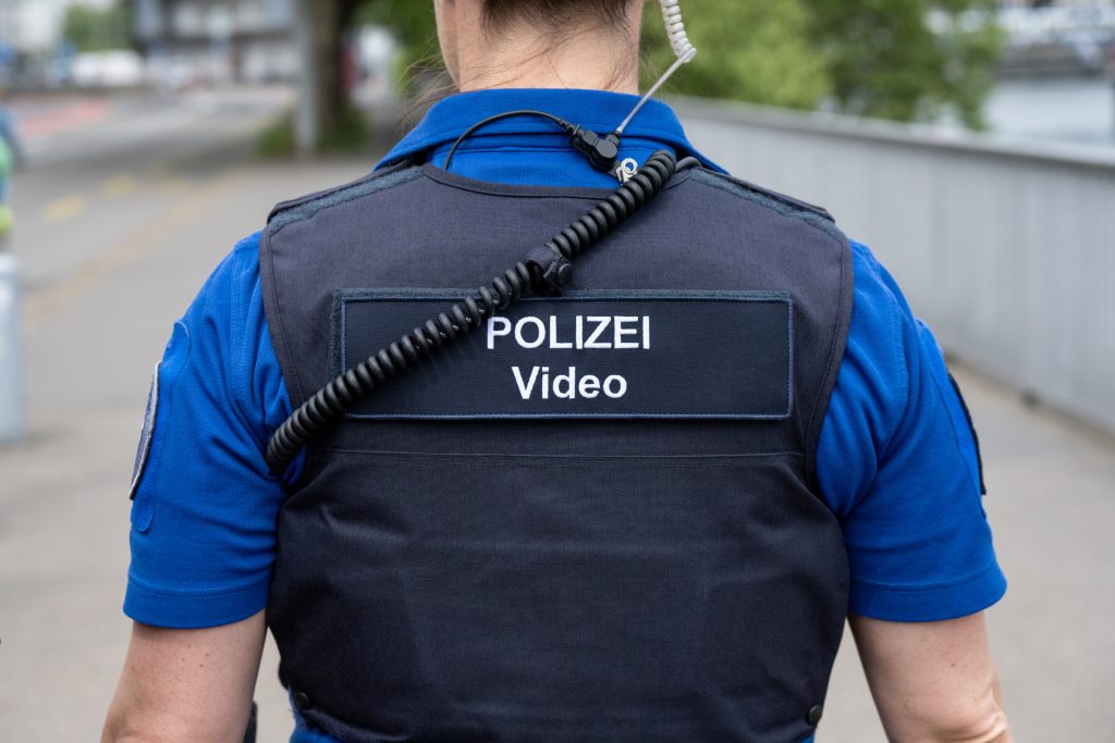 Die Stadtpolizei Zürich ist jetzt mit Bodycams unterwegs &#8211; wie ist der Stand in Basel?
