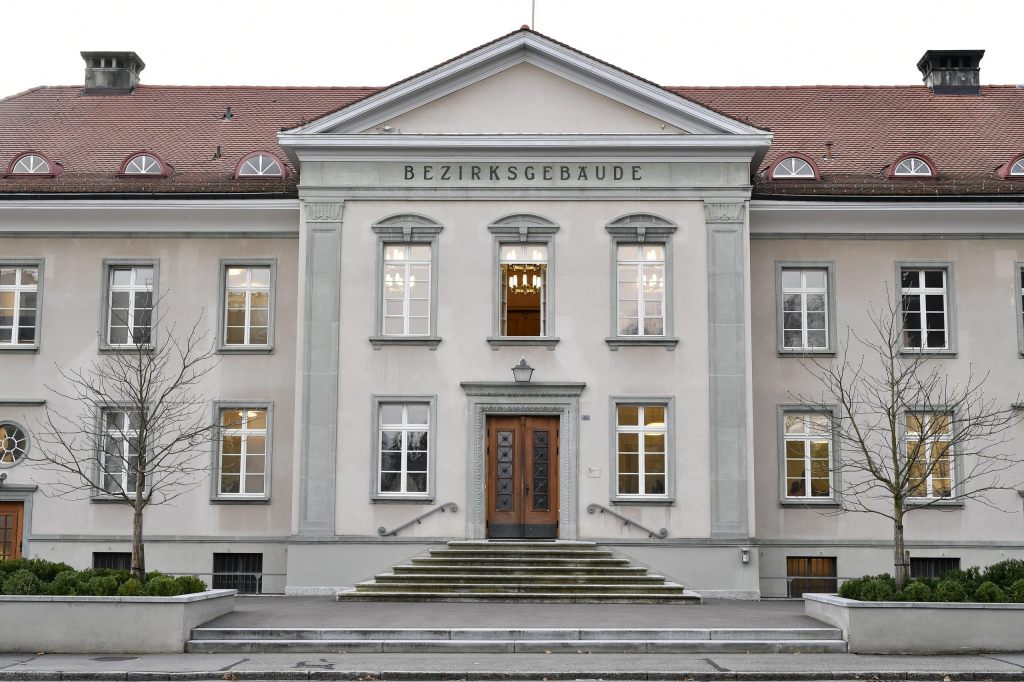 Gericht in Bülach ZH lehnt Verwahrung von 25-Jähriger ab
