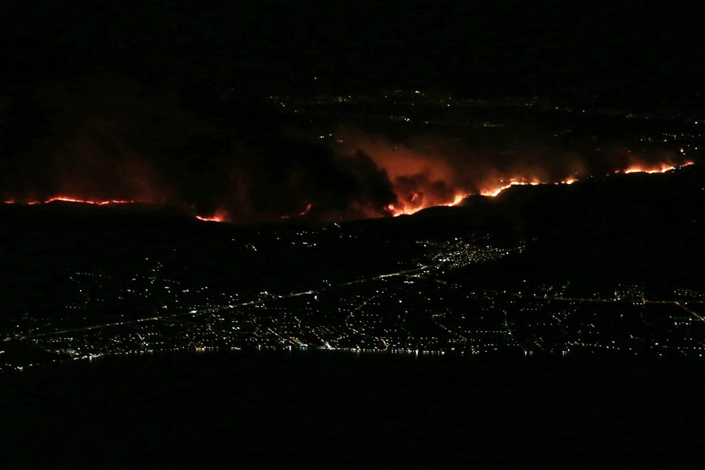 Grossbrand um Athen: Ortschaften evakuiert