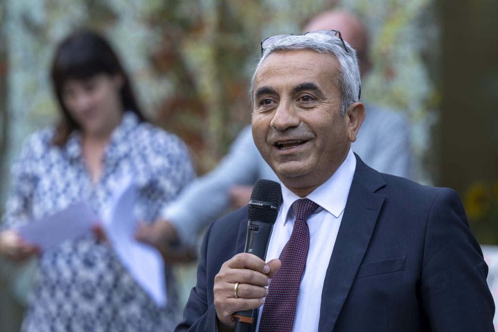 Mustafa Atici feiert ersten Schultag als Erziehungsdirektor