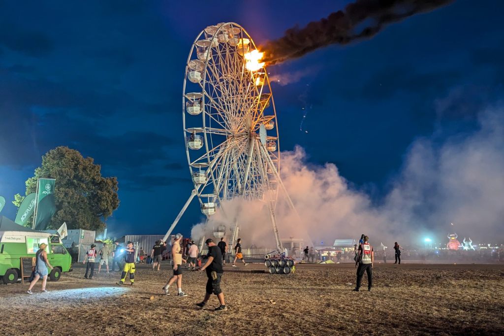 Riesenrad brennt auf Festival – 16 Verletzte in Klinik