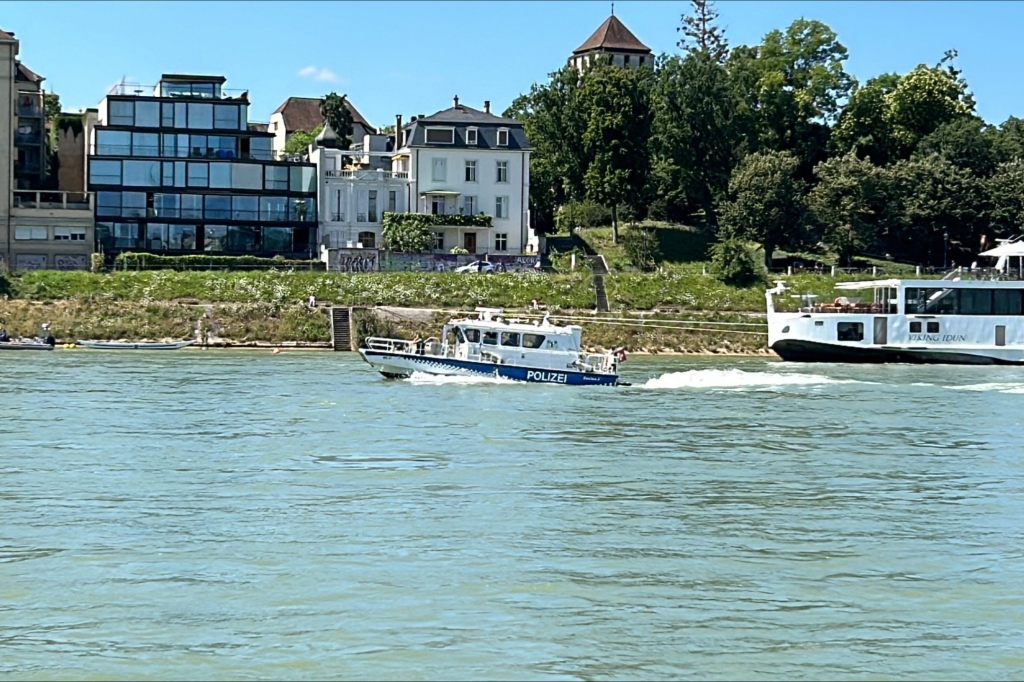 Zwei Frauen vermisst – Leiche nahe der Schweizer Grenze im Rhein angespült