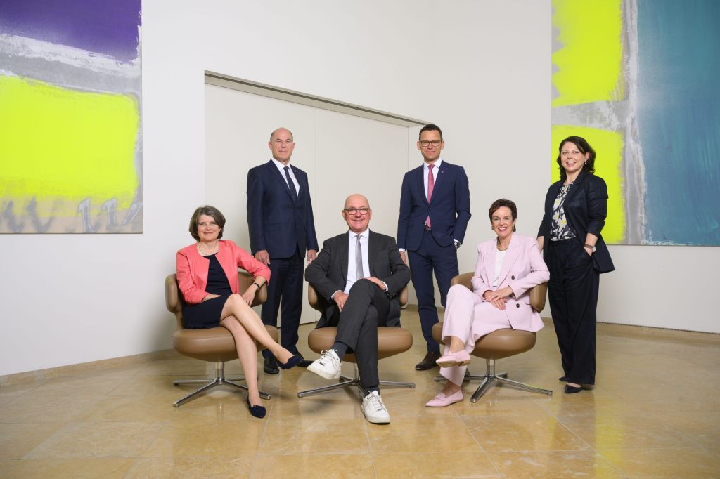 Erstes offizielles Foto im frisch renovierten Regierungsgebäude