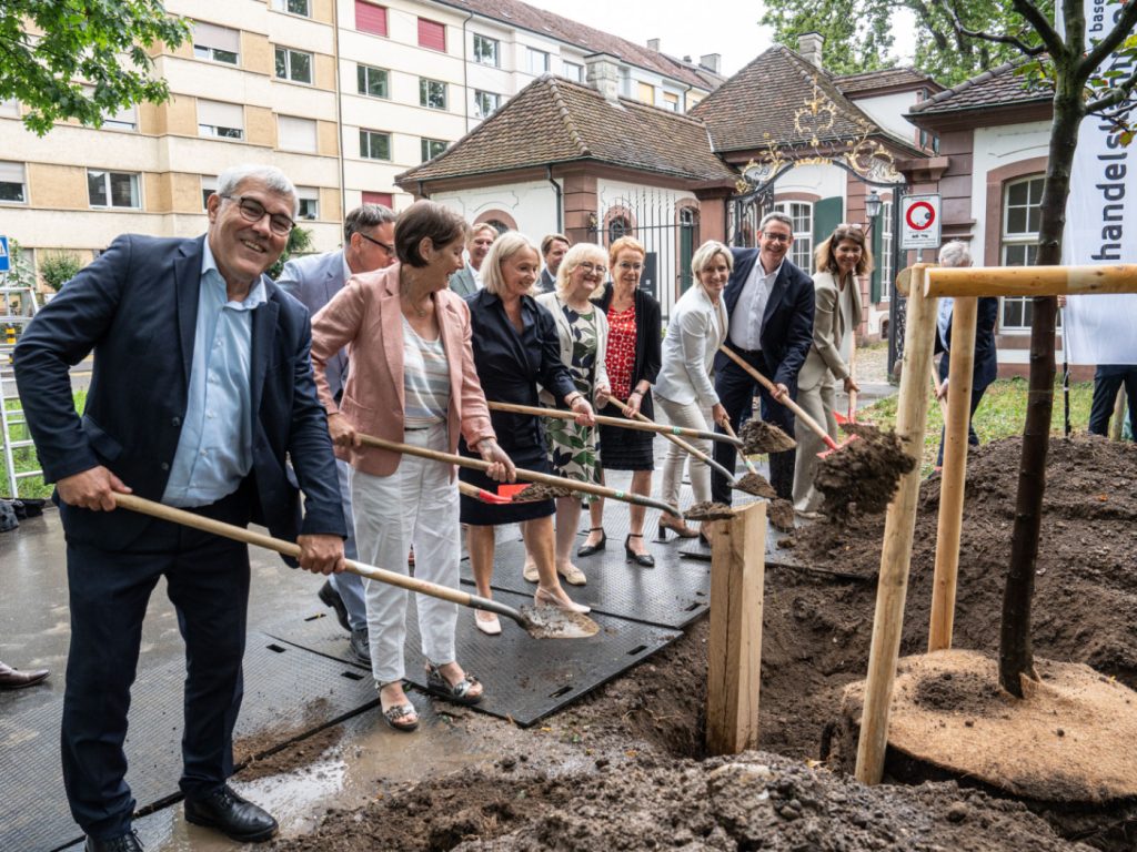 Baumpflanzung in Basel für ein rasches Abkommen mit der EU