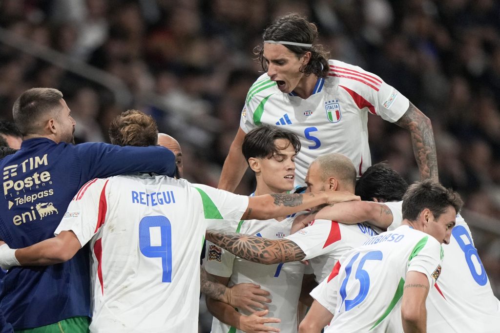 Italien dreht Spiel und schlägt Frankreich