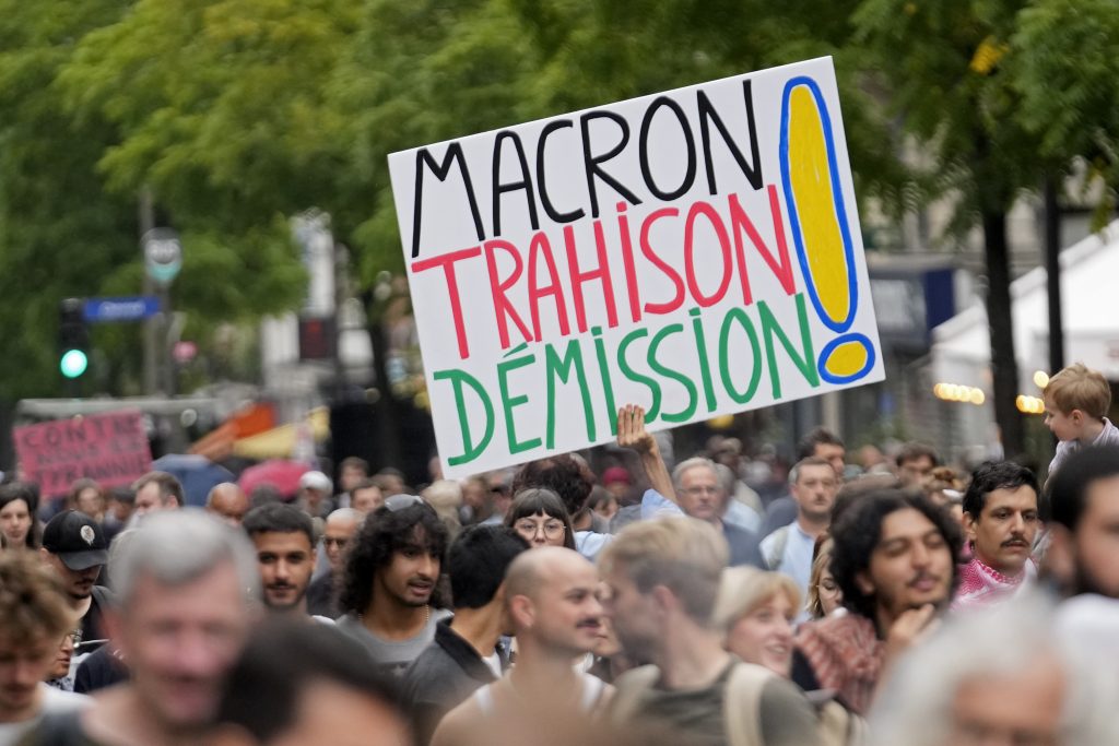 Über 100&#8217;000 Menschen protestierten in Frankreich gegen Premierminister Barnier