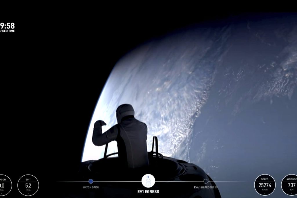 Der erste kommerzielle Weltraumspaziergang hat begonnen