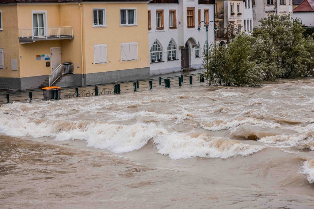 Hochwassernacht in Österreich: Flutklappen an Staudamm auf