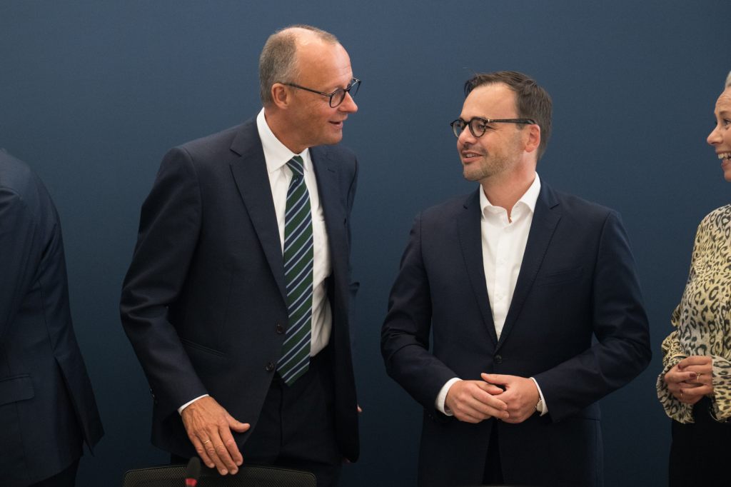 Friedrich Merz ist nun offiziell Kanzlerkandidat in Deutschland