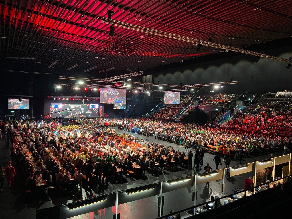 Swiss Darts Trophy macht Joggelihalle zur Festhütte