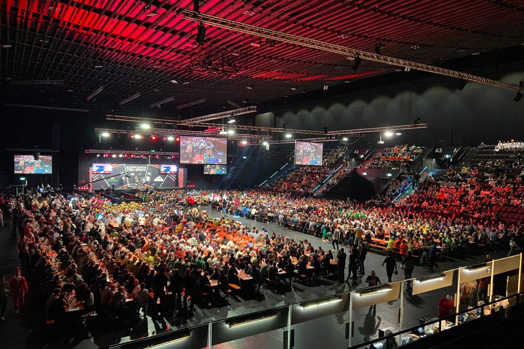 Swiss Darts Trophy macht Joggelihalle zur Festhütte