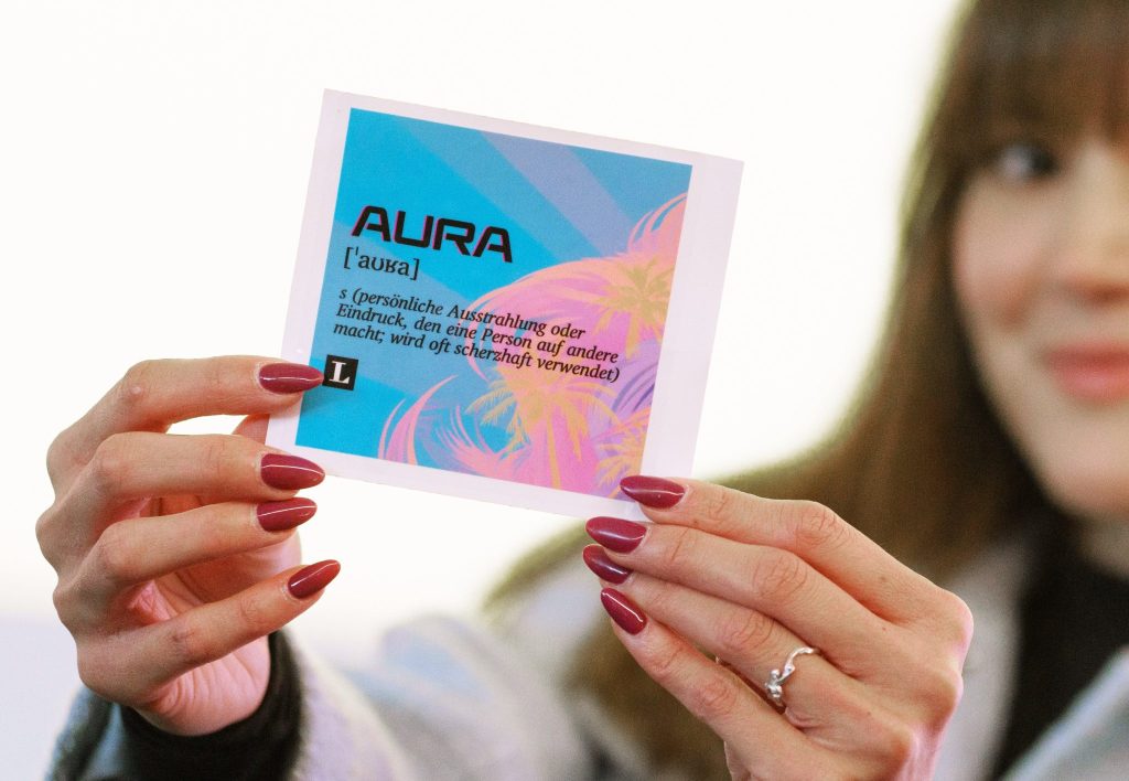 «Aura» knapp vor «Talahon» zum Jugendwort 2024 gewählt