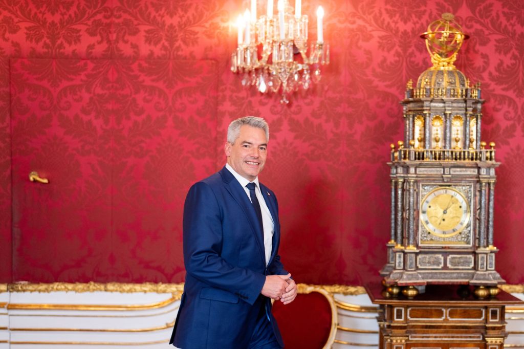 Regierungsauftrag geht an Kanzler Nehammer
