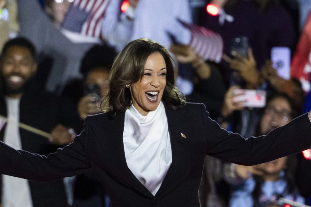 Harris fordert Ende des Trump-Chaos – Biden sorgt für Zündstoff