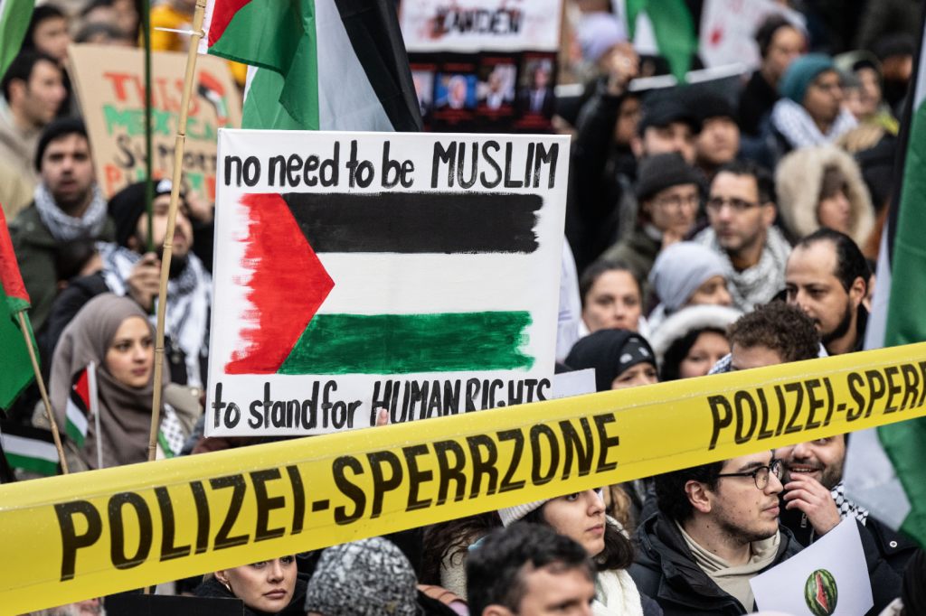 Pro-Palästina-Demo: Hier musst du am Samstag mit längeren Wartezeiten rechnen