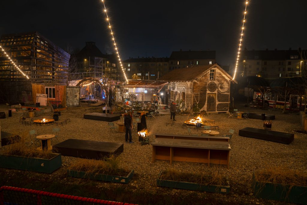 Holzpark Klybeck startet mit Konzerten und Lebkuchen in die Wintersaison