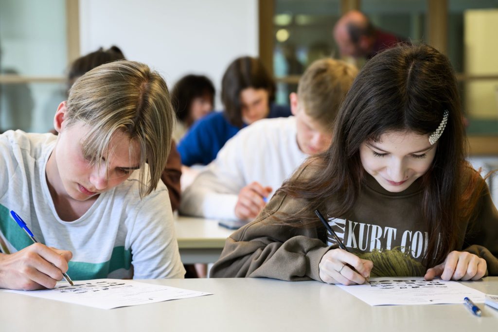 Mädchen werden in weiblich dominierten Klassen besser gefördert
