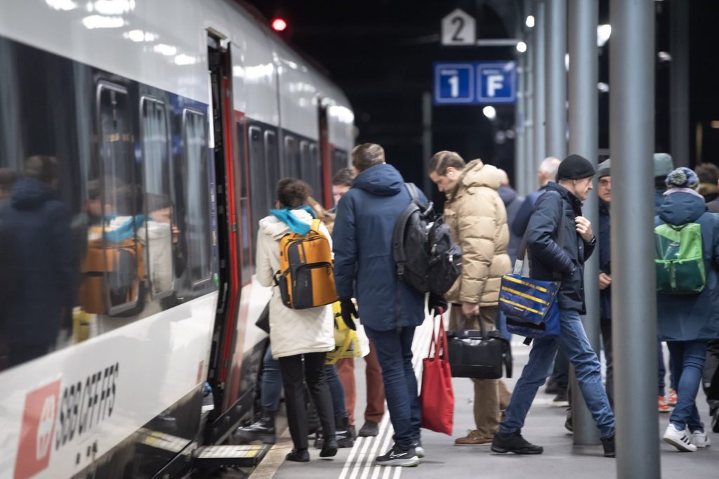 Schweizerinnen und Schweizer fuhren 2023 mehr mit dem Zug