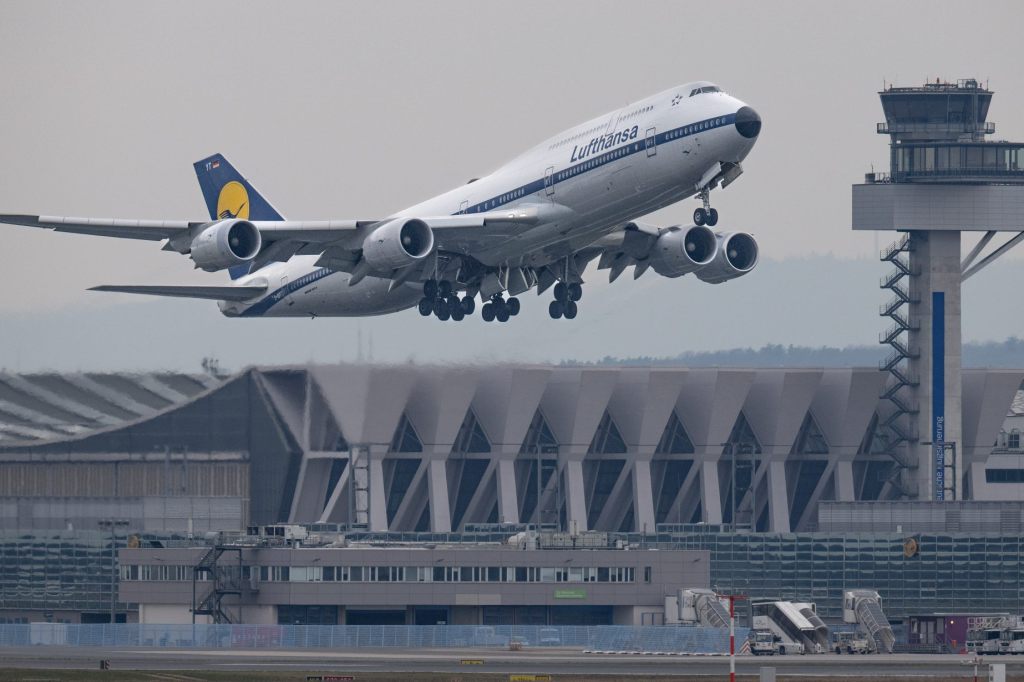Globaler Flugverkehr verfehlt Klimaziele klar