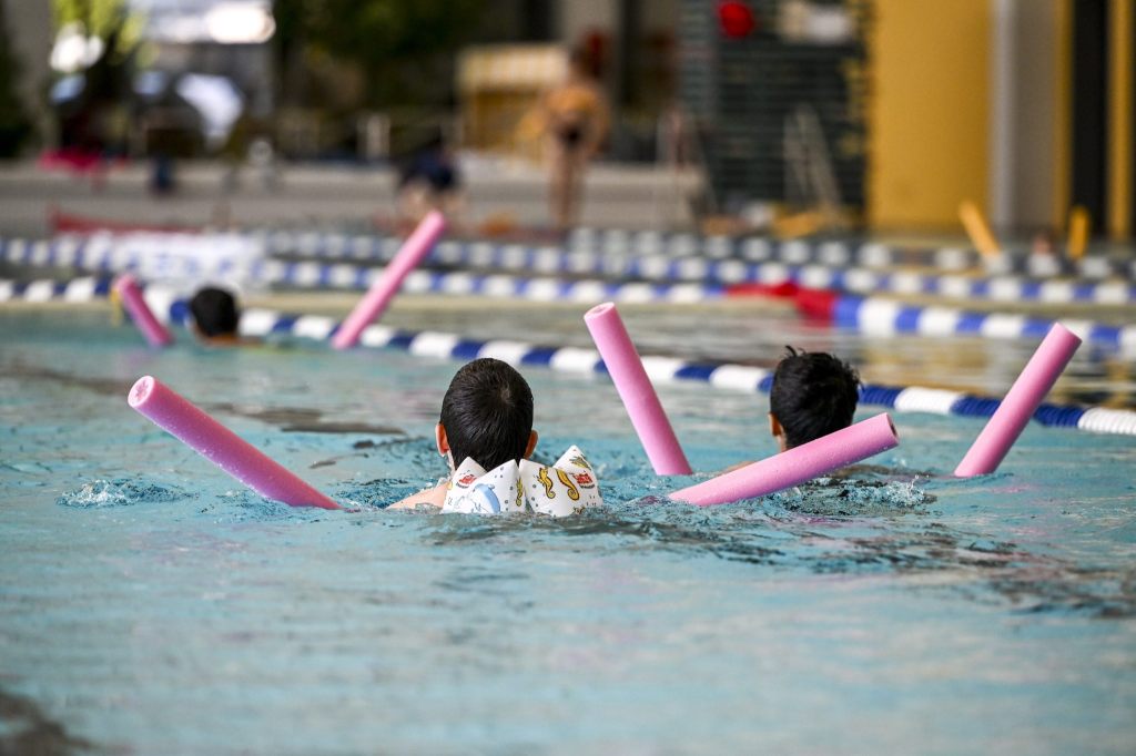An Schweizer Schulen haperts mit dem Schwimmunterricht