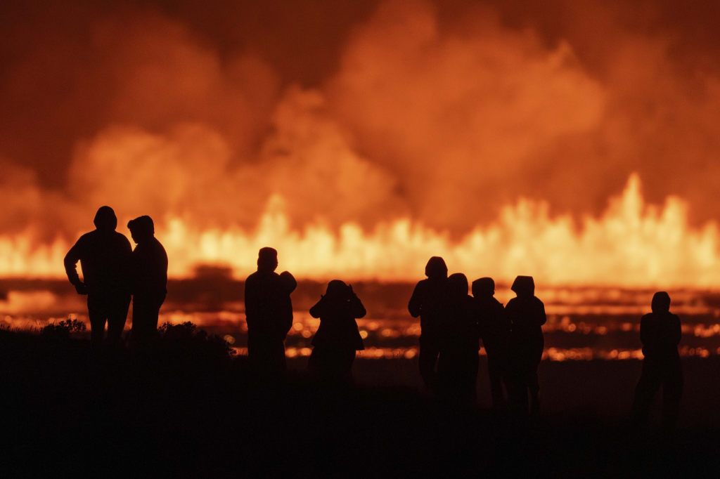 Vulkan in Island speit wieder Lava