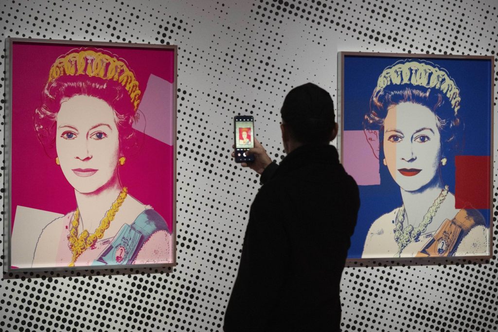 Siebdrucke aus Warhols «Queens»-Serie gestohlen und beschädigt