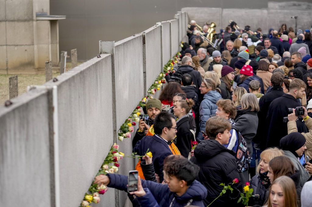 35 Jahre Mauerfall: Zehntausende feiern in Berlin
