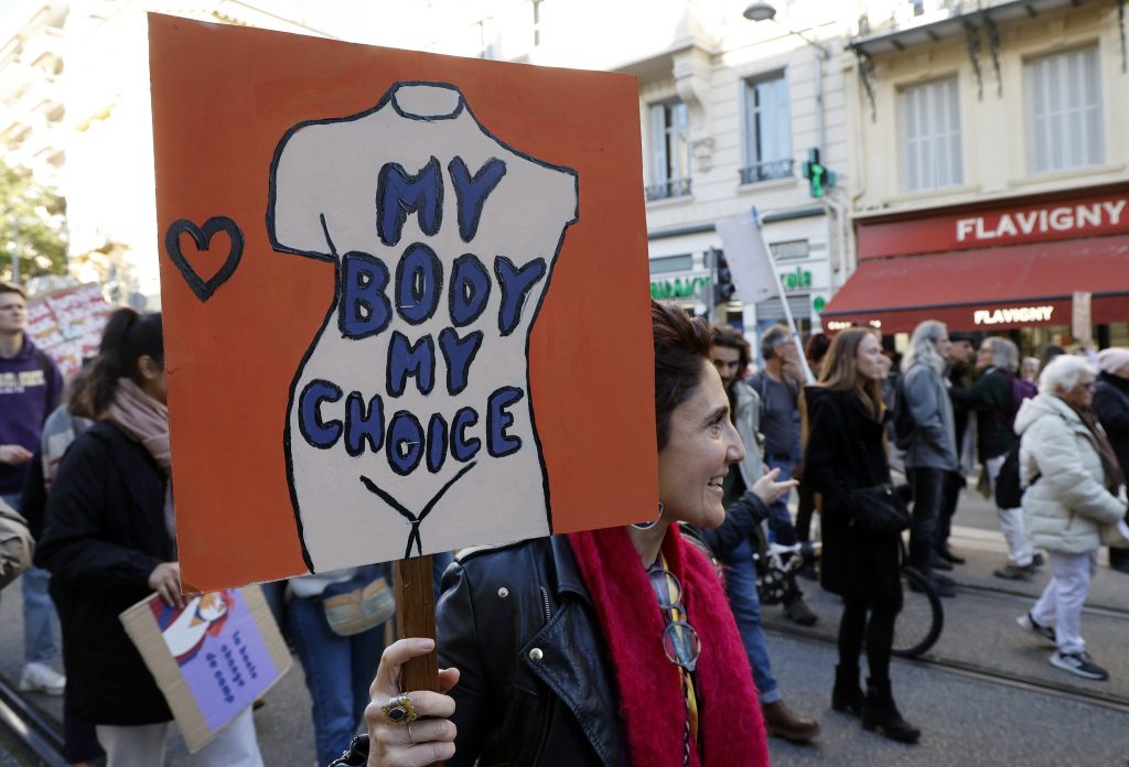 Tausende demonstrieren gegen sexuelle Gewalt an Frauen