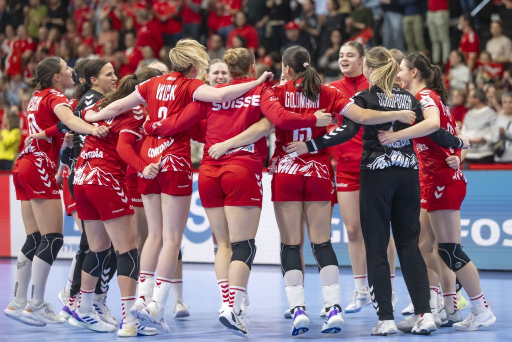 Schweizerinnen starten mit einem Sieg in die Handball-EM in Basel