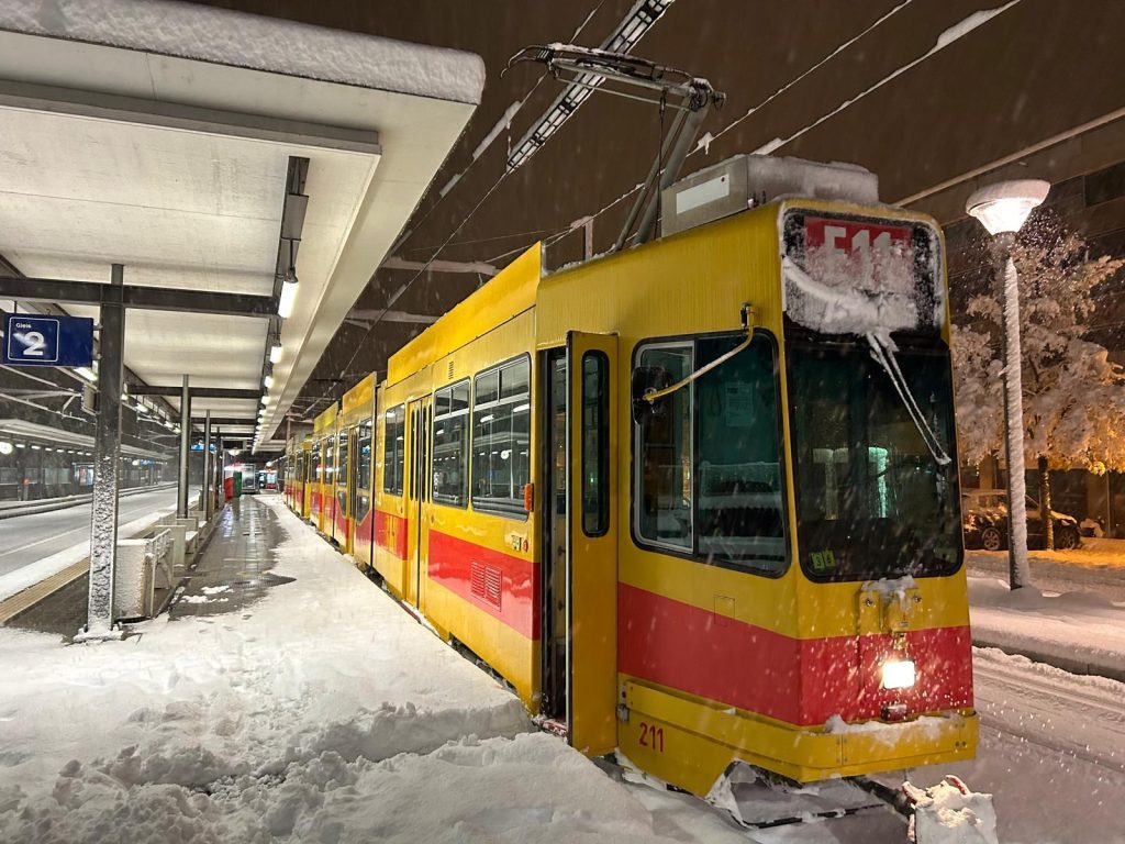 So befreien die BVB und BLT das Tramnetz vom Schnee