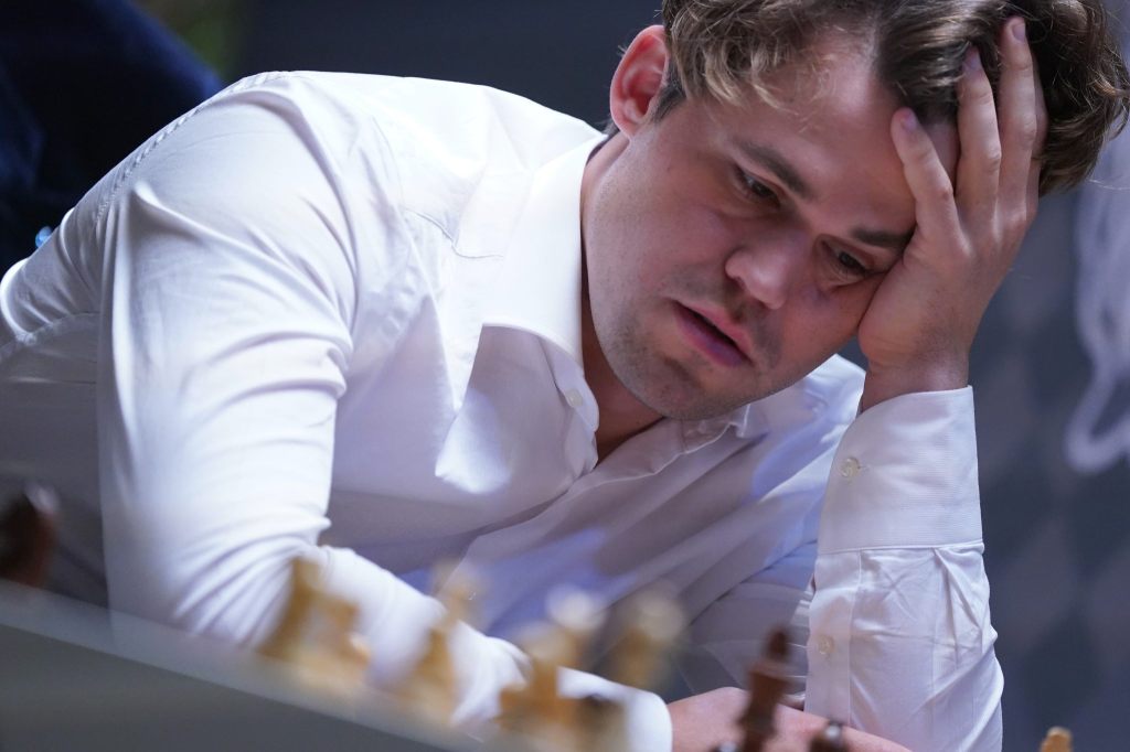 Jeans-Eklat: Titelverteidiger Magnus Carlsen verlässt die Schach-WM