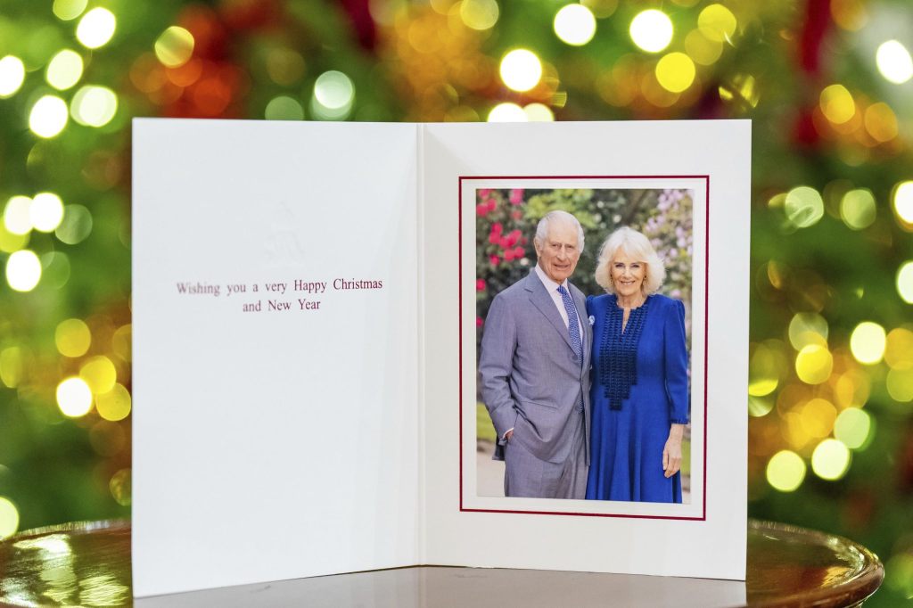Anzug statt Krone: Weihnachtsgrüsse von Charles und Camilla