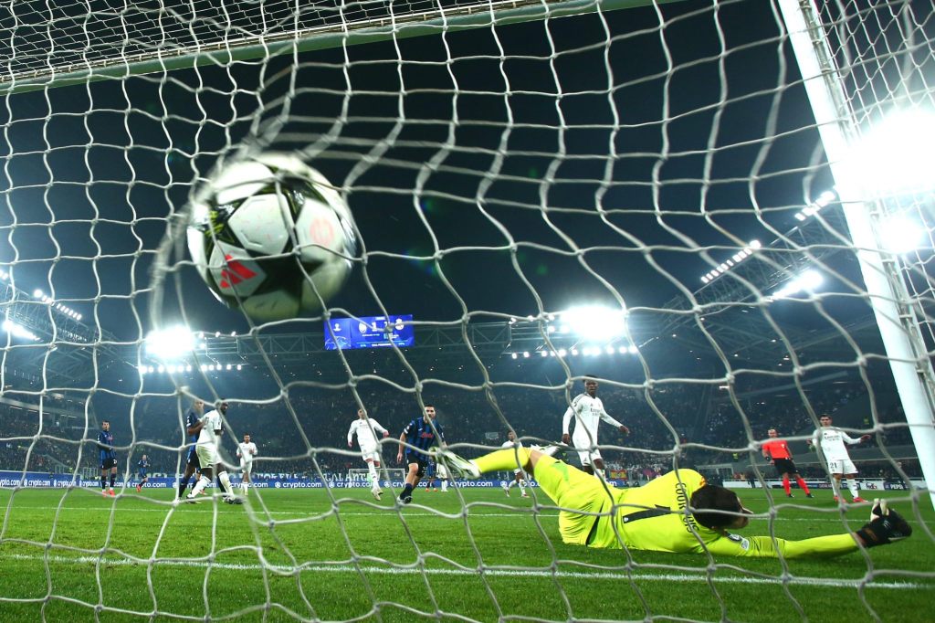 Real Madrid atmetet auf, Leverkusen gewinnt Spitzenspiel