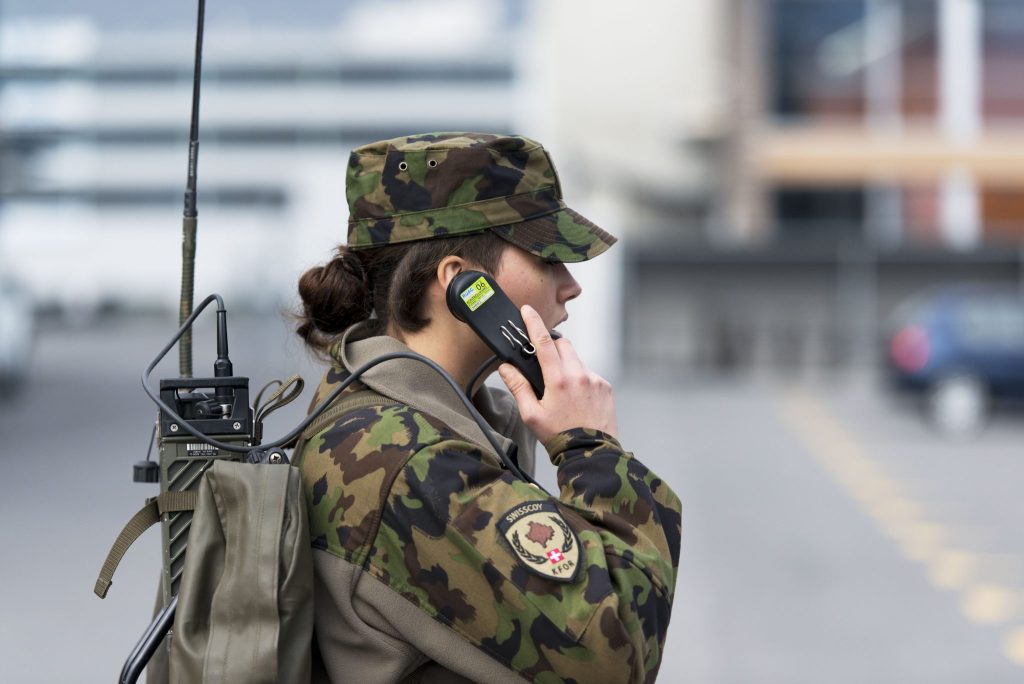 Gesetzesarbeiten im Gang: Armee-Orientierungstag soll für Frauen Pflicht werden