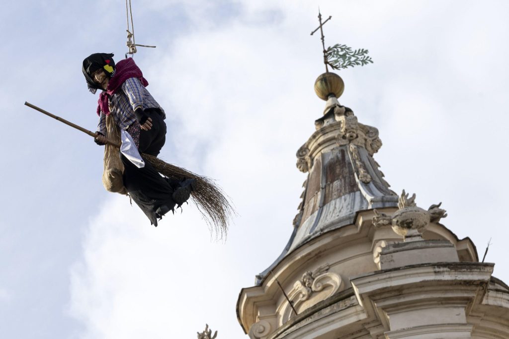 Fliegende Hexen und begossene Wurzeln: Die verrücktesten Bräuche zum Dreikönigstag