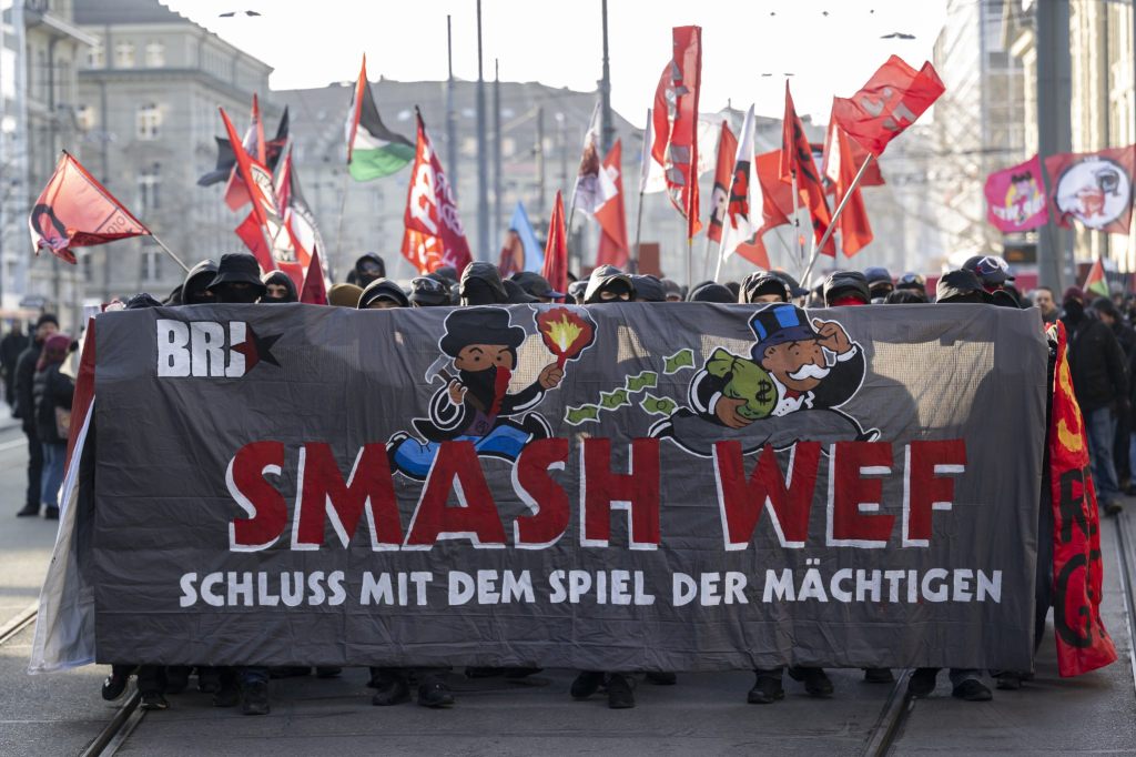 Mehrere Hundert WEF-Gegner demonstrieren in Bern