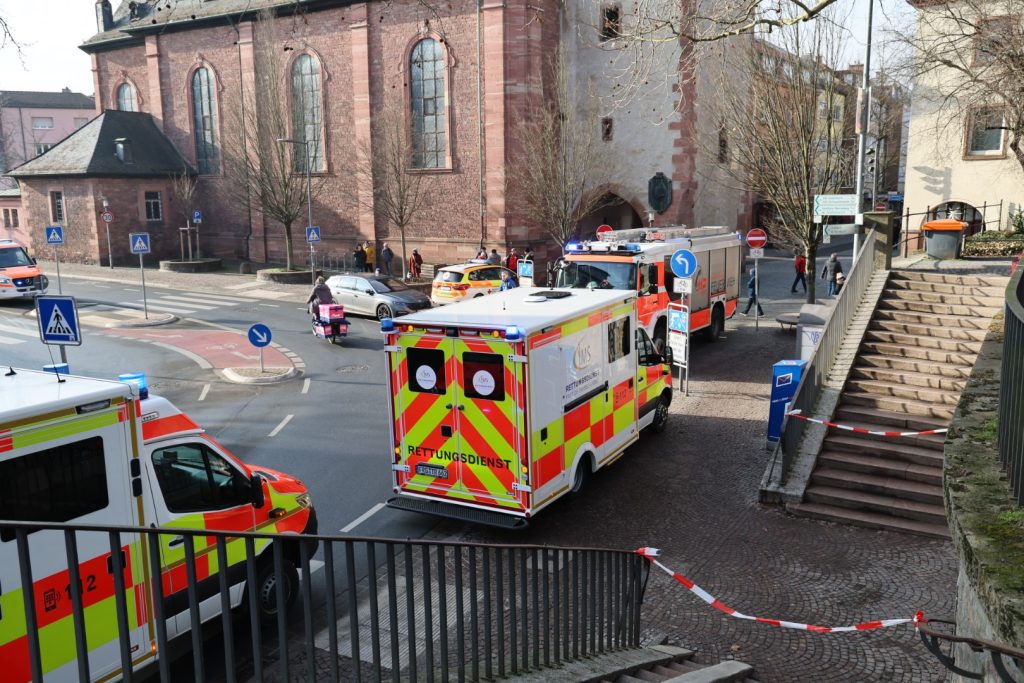 Zwei Menschen sterben bei Angriff mit Küchenmesser in Aschaffenburg