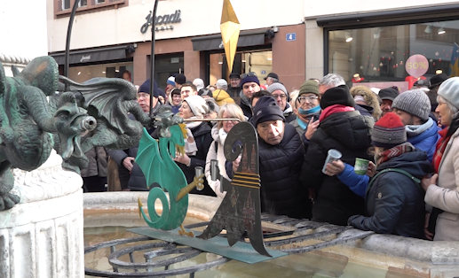 Der Hypokras aus dem  Brunnen fasziniert nicht nur die Super-Bebbi