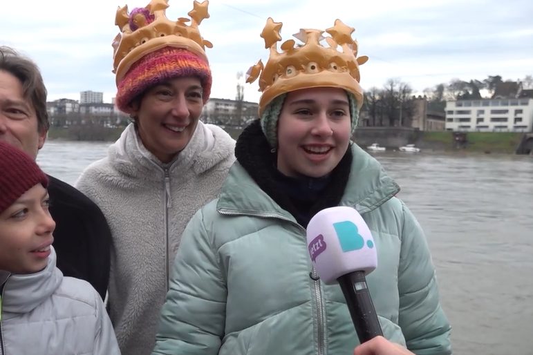 36 frostige König:innen sprangen in den eiskalten Rhein